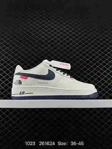 2 auténticas zapatillas informales, versátiles y de caña baja Nike Air Force Low Air Force One. El r
