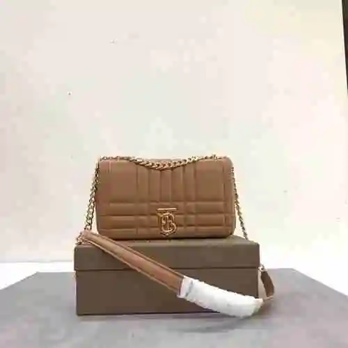 El bolso bandolera BUR Babao @ Li está hecho de cuero original importado de primer nivel y una versi