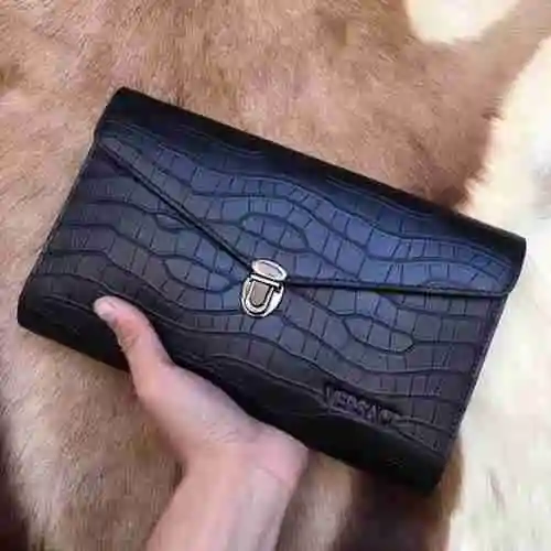 El bolso especial para hombre VER Fan @ Sage está hecho de piel de vaca original importada, con una 