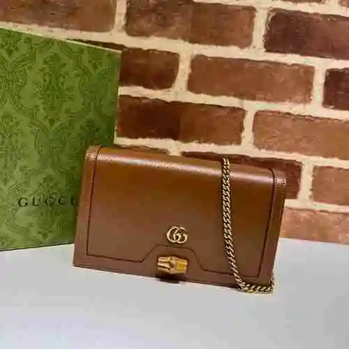 El bolso de cadena GUCCI adopta una bolsa de regalo de entrega de alta calidad de piel de vaca origi