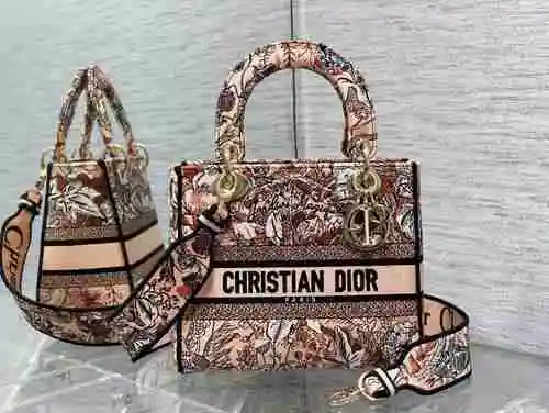 DI Home Handbag adopta cuero original importado de alto nivel y una versión de réplica de alta gama 