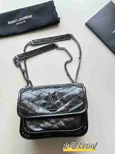 El bolso con cadena YSL Saint Laurent está hecho de piel de vaca original importada y una bolsa de r