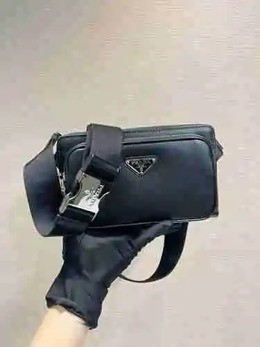 Riñonera PRADA exclusiva para hombre fabricada en piel de vacuno original importada, entrega de alta
