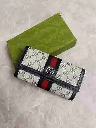 La billetera con clip largo GUCCI adopta una bolsa de regalo de entrega de alta calidad de piel de v