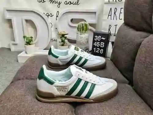 126D company grade AD Originals Jeans retro low cut fashionable board shoes, at first glance, you do