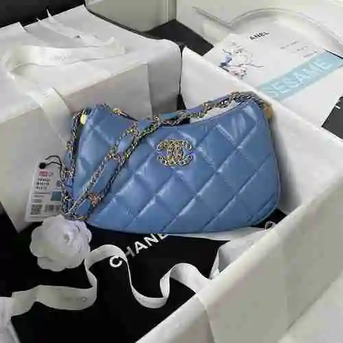 El bolso CH Chanel Underarm está hecho de cuero original importado de primer nivel y una versión rép