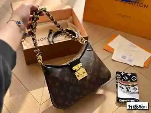 La bolsa para axilas LV adopta una bolsa de regalo de entrega de alta calidad de piel de vaca origin