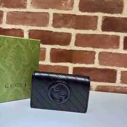 La billetera con clip largo GUCCI adopta una bolsa de regalo de entrega de alta calidad de piel de v