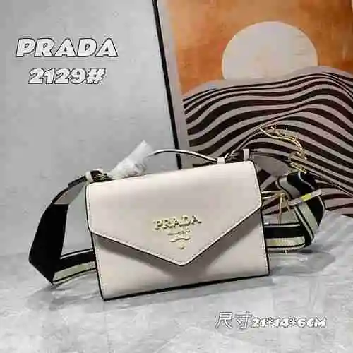 El bolso bandolera PRADA está hecho de piel de vaca original importada y una bolsa de regalo de entr