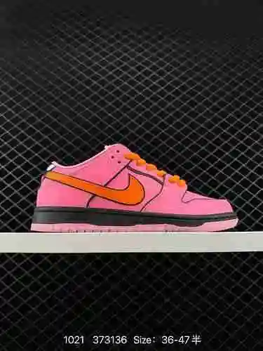 Las 8 NIKE DUNK SB LOW Flying Little Police Officer Dunk SB, como su nombre indica, tienen un linaje