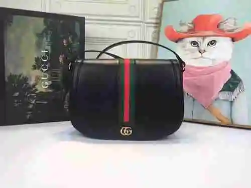 El bolso bandolera GUCCI está hecho de material de lona importado, con una bolsa de regalo de entreg