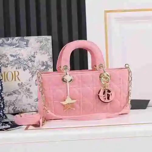 DI@OR El bolso está fabricado en piel de vacuno original importada, con una bolsa de regalo de entre