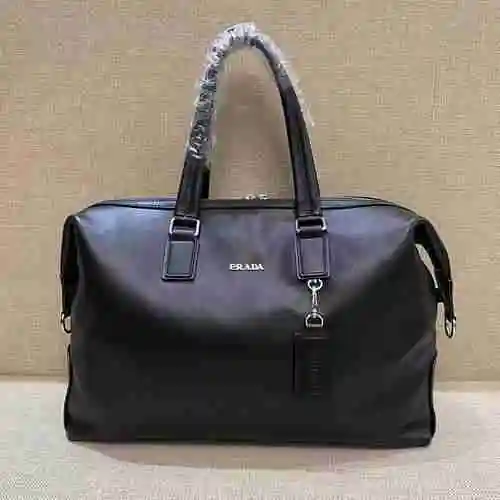 PR@ADA La bolsa de viaje exclusiva para hombres está hecha de piel de vaca original importada y una 