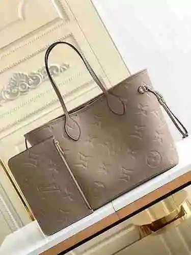 El bolso de hombro LV está hecho de cuero original importado de primer nivel y una versión réplica d