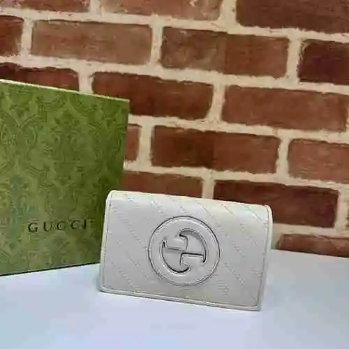 La billetera con clip largo GUCCI adopta una bolsa de regalo de entrega de alta calidad de piel de v