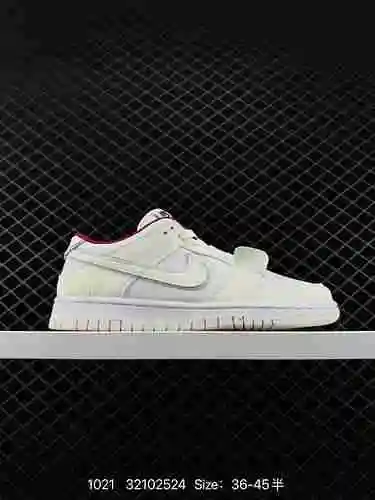 La serie de zapatillas Nike SB Zoom Dunk Low es una zapatilla casual clásica y versátil con un relle