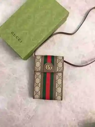 La bolsa para teléfono móvil GUCCI adopta una bolsa de regalo de entrega de alta calidad de piel de 