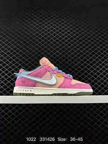 3. Nike SB Dunk Low Wings Collection "Saintfighter Starry Saga" protagonista "Instant
