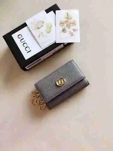 El bolso para llaves GUCCI adopta una bolsa de regalo de entrega de alta calidad de piel de vaca ori