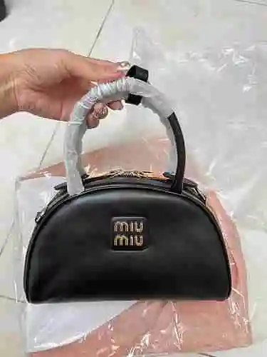 Bolsa de concha Miumiu hecha de piel de vaca Original importada, bolsa de regalo de alta calidad con