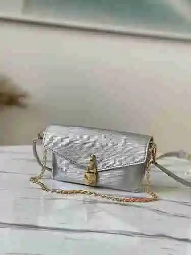 El bolso de cadena LL adopta una bolsa de regalo de entrega de alta calidad de piel de vaca original