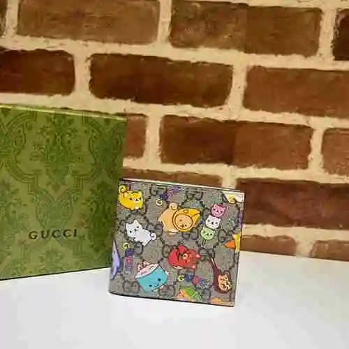 La billetera con clip corto GUCCI adopta una bolsa de regalo de entrega de alta calidad de piel de v
