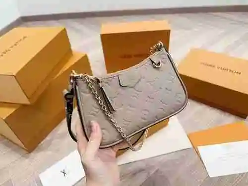 La bolsa para axilas LV adopta una bolsa de regalo de entrega de alta calidad de piel de vaca origin