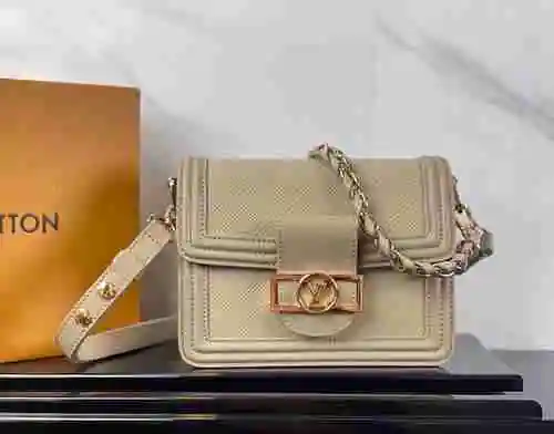 El bolso cruzado LL adopta una versión de réplica de cuero original importada de primer nivel para l