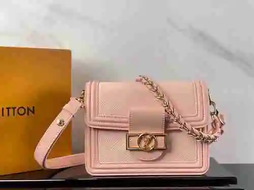 El bolso cruzado LL adopta una versión de réplica de cuero original importada de primer nivel para l