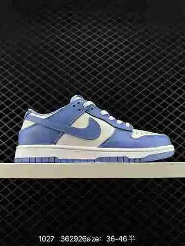La colección de zapatos de críquet Nike SB Zoom Dunk Low es una zapatilla casual clásica y versátil 