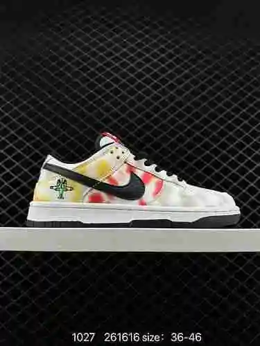 La colección de zapatos de críquet Nike SB Zoom Dunk Low es una zapatilla casual clásica y versátil 