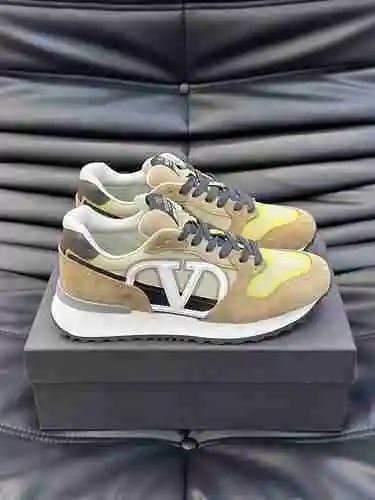 Valentino Pareja Código: 1026C70 Talla: Mujer 35-39 (mujer 40 personalizada) Hombre 38-44 (45 person