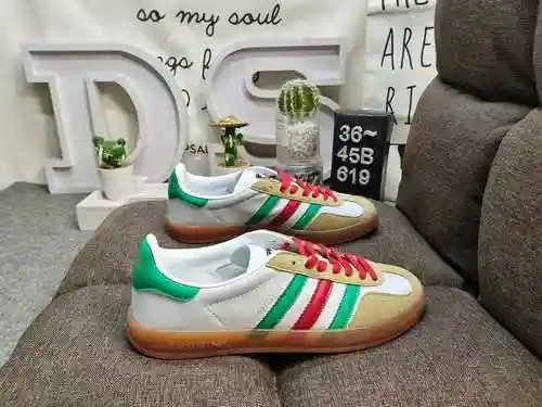 619D adopts a combination of soft fiber cow cut leather and imported mercerized pig leather upper ma