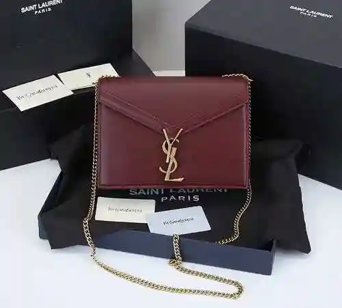 YSL Saint Luo @ Lan Chain Bag está hecho de una bolsa de regalo de entrega de alta calidad de piel d