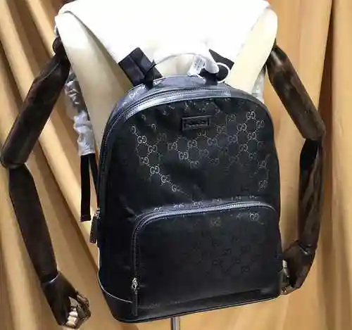 La mochila exclusiva para hombre GUCC está hecha de cuero original importado de primera calidad con 