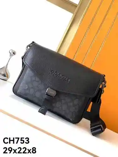 El bolso de mensajero dedicado para hombres Kou @ Chi está hecho de cuero original importado de prim