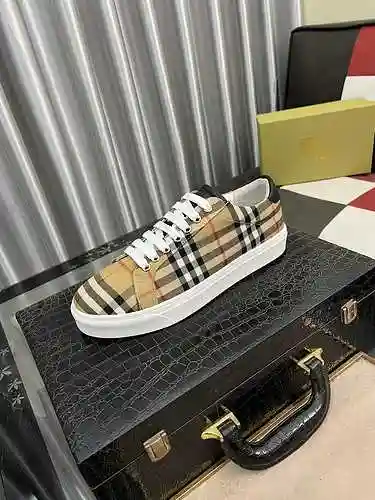Zapato Burberry Hombre Código: 1028B20 Talla: 38-44