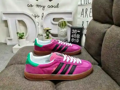 619D adopts a combination of soft fiber cow cut leather and imported mercerized pig leather upper ma