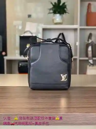El bolso cruzado exclusivo para hombre de LL está hecho de cuero original importado de primera calid