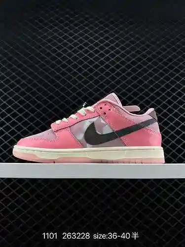 4 Nike Dunk Low " Ponche Caliente y Espuma Rosa" Los zapatos Barbie Nike SB Low Top Barbie