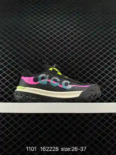 La parte superior del zapato de senderismo para exteriores NK ACG Mountain Fly Low GTX SE está hecha