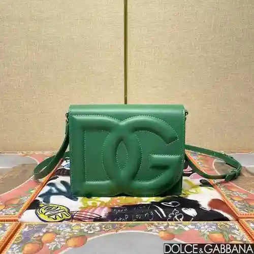 El bolso cruzado D @ G está hecho de piel de vaca original importada y una bolsa de regalo con entre