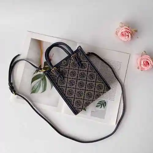 La bolsa para teléfono móvil Tory Tory @ Birch está hecha de una bolsa de regalo de entrega de alta 