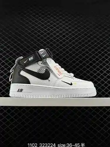 2 auténticas zapatillas informales, versátiles y de caña baja Nike Air Force Low Air Force One. El r