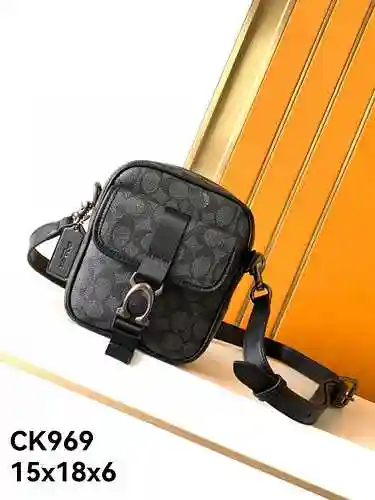 El bolso de mensajero dedicado para hombres Kou @ Chi está hecho de cuero original importado de prim