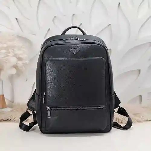 PRA@DA La mochila para hombre está hecha de cuero original importado de primera calidad con una bols