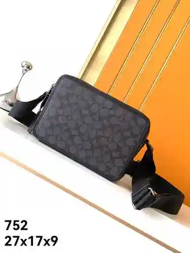 El bolso de mensajero dedicado para hombres Kou @ Chi está hecho de cuero original importado de prim