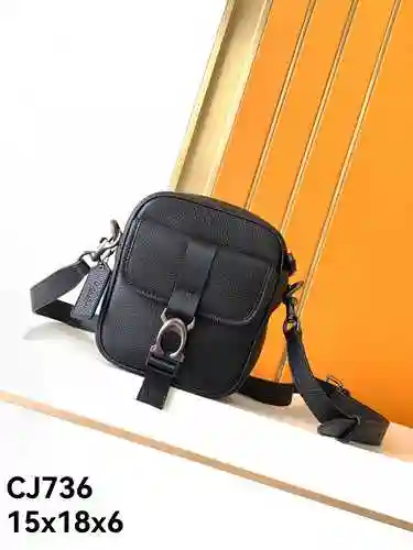 El bolso de mensajero dedicado para hombres Kou @ Chi está hecho de cuero original importado de prim