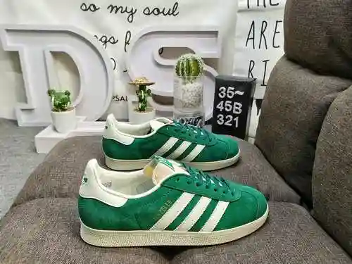 321DADIDAS GAZELLE three leaf grass pig eight skin campus casual board shoes.