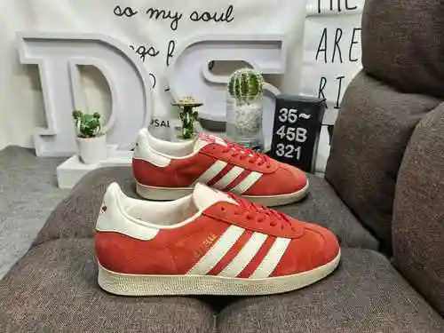 321DADIDAS GAZELLE three leaf grass pig eight skin campus casual board shoes.